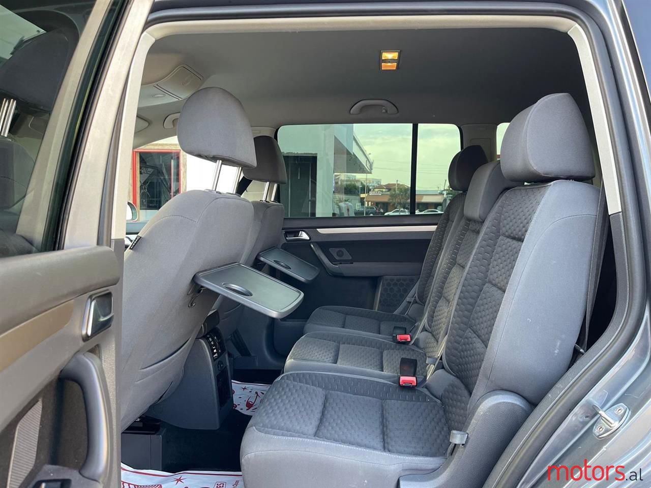 2007' Volkswagen Touran photo #3