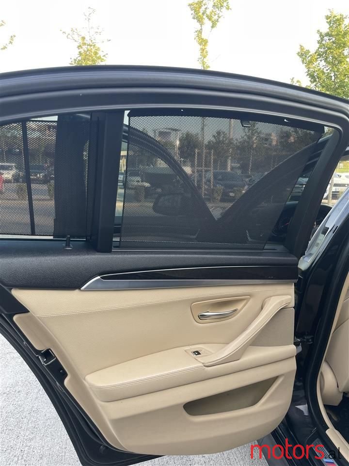 2011' BMW 528 photo #2