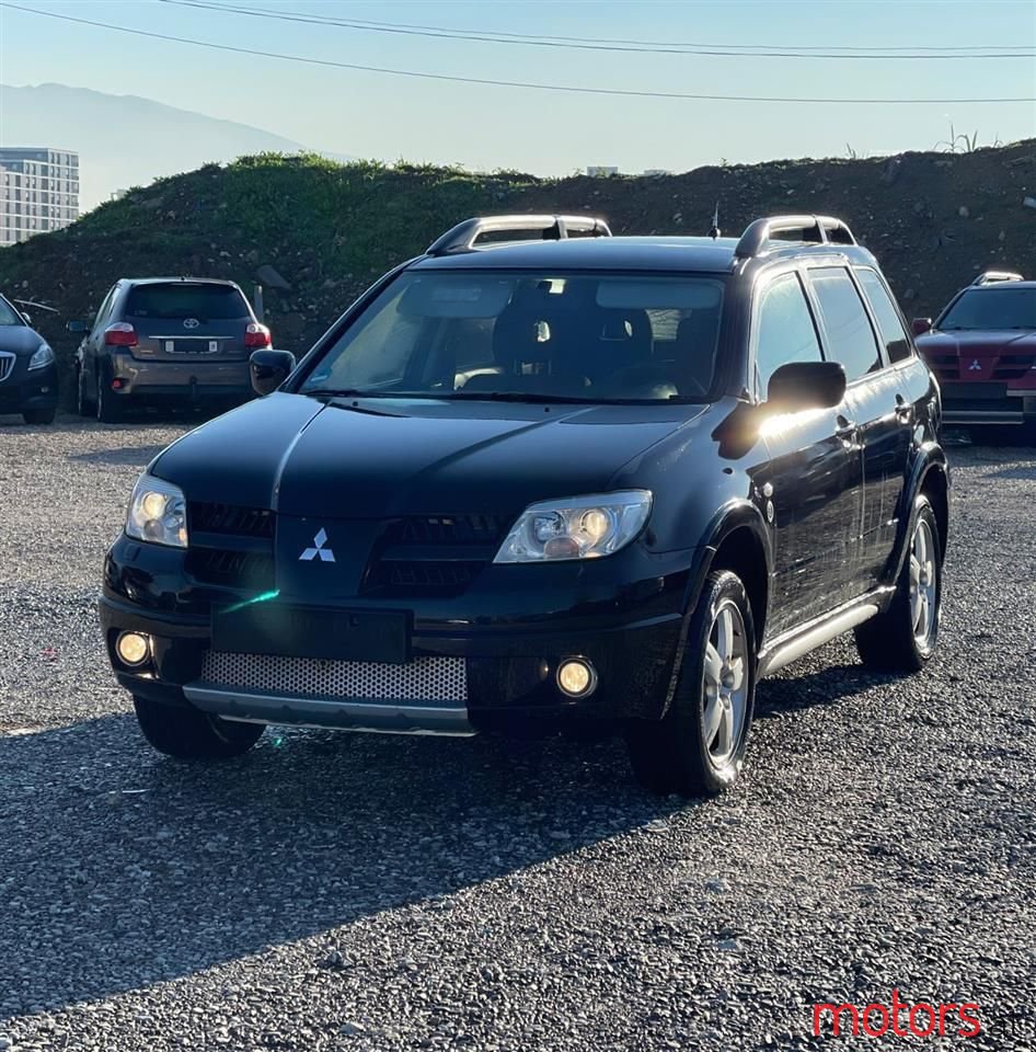 2005' Mitsubishi Outlander photo #3