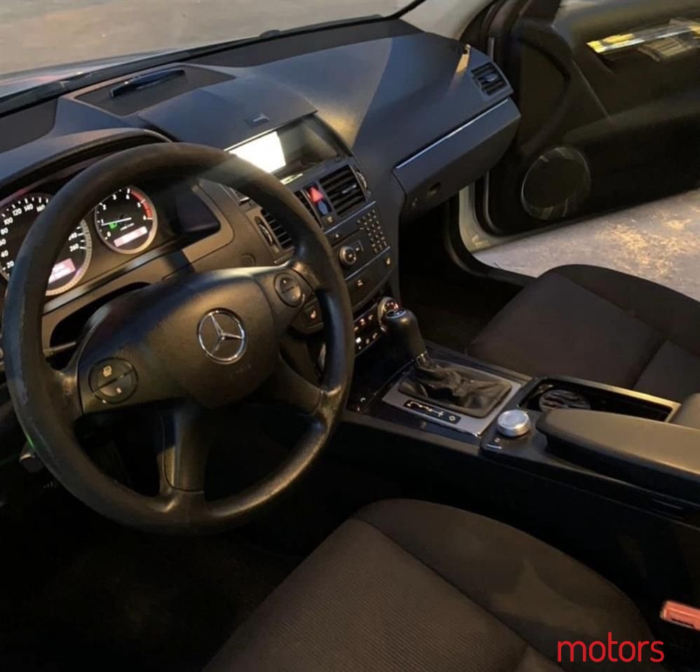 2009' Mercedes-Benz 220 photo #4