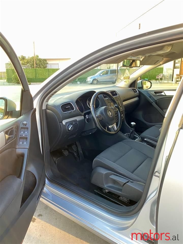 2010' Volkswagen Golf photo #6