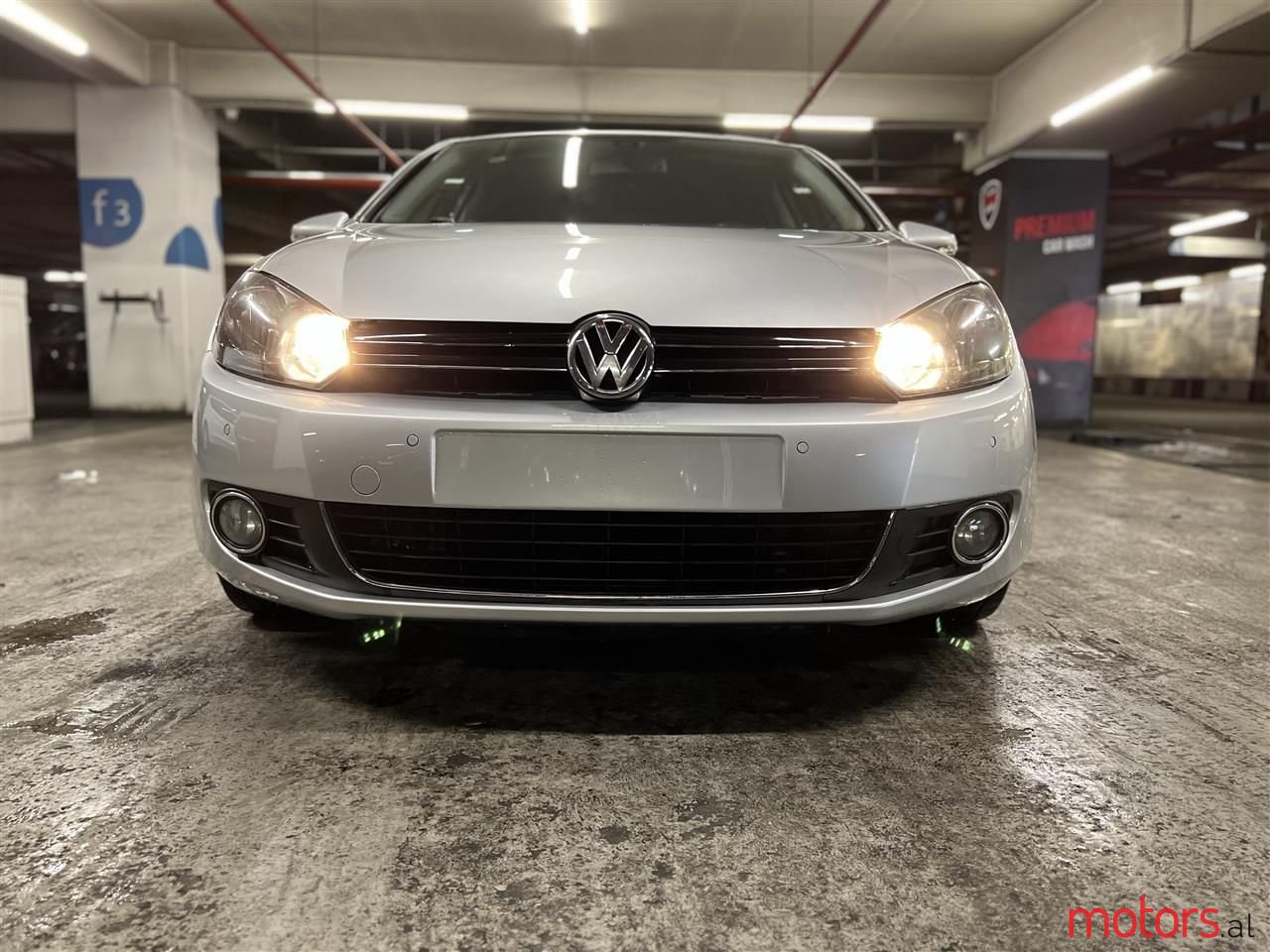 2011' Volkswagen Golf photo #1