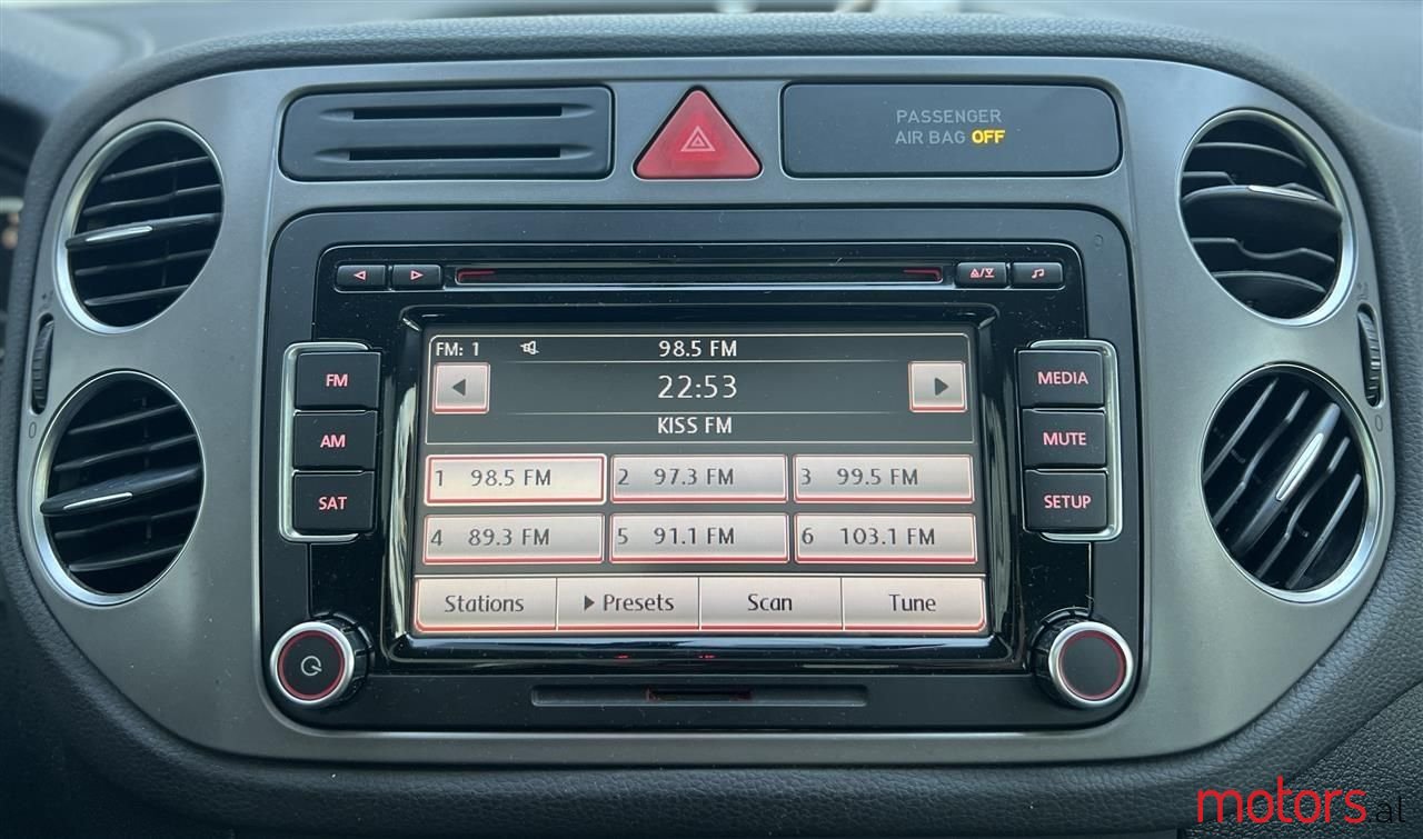 2009' Volkswagen Tiguan photo #2