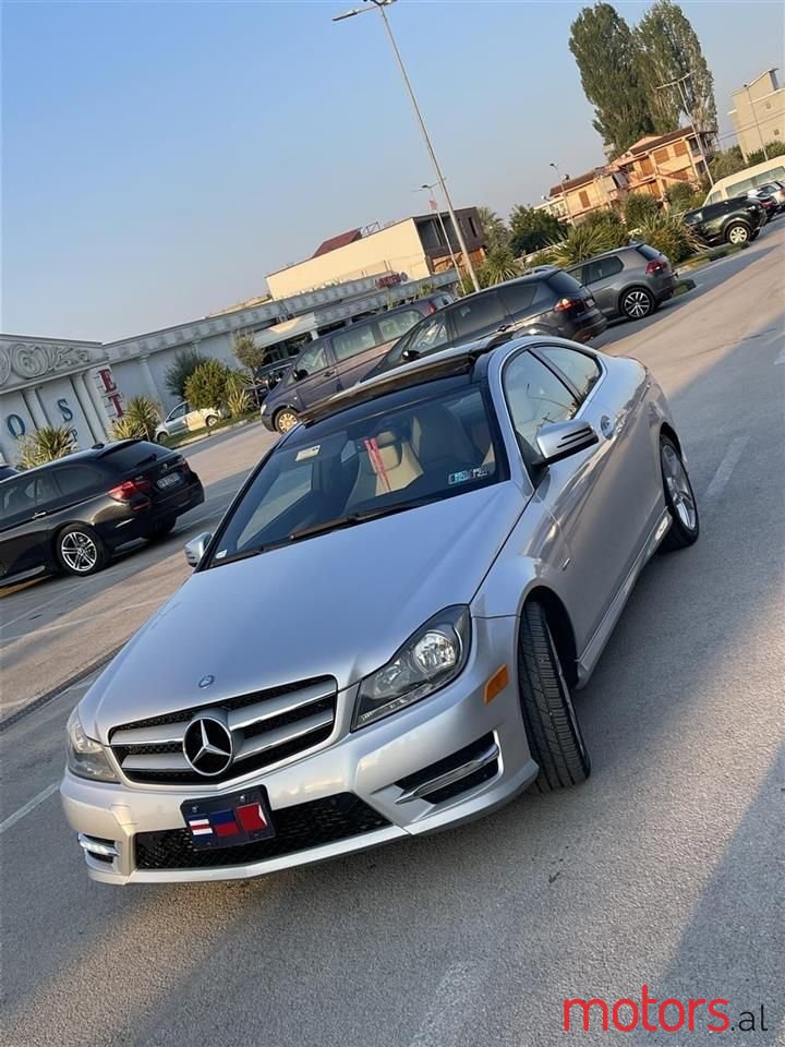 2012' Mercedes-Benz C 250 photo #2