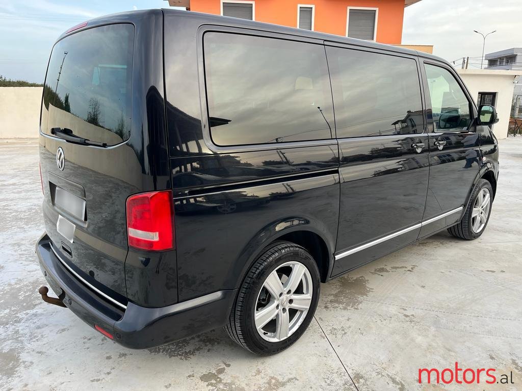 2012' Volkswagen T5 Multivan photo #2