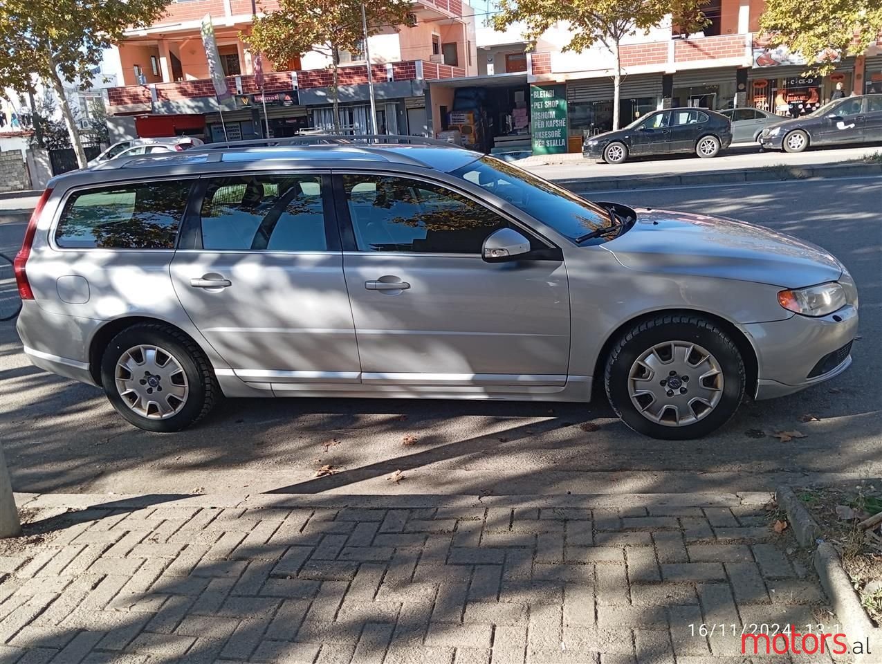 2010' Volvo V70 photo #3