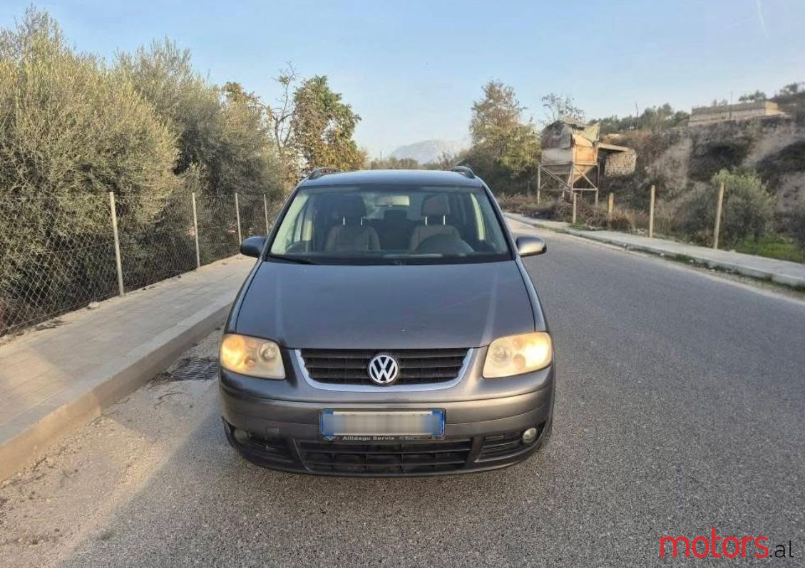 2009' Volkswagen Touran photo #1