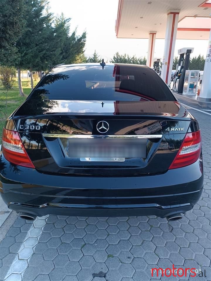 2012' Mercedes-Benz 300 photo #2