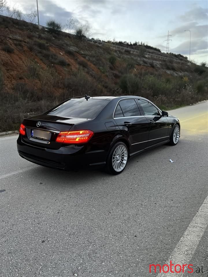 2011' Mercedes-Benz E 220 photo #4