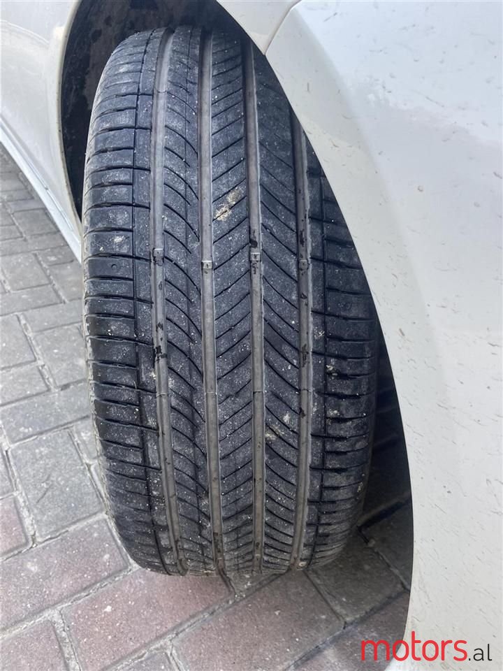 2014' Mercedes-Benz E 250 photo #3