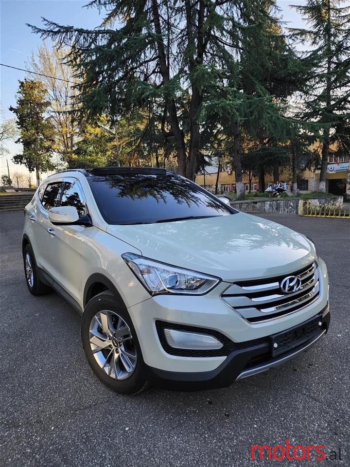 2013' Hyundai Santa Fe photo #2