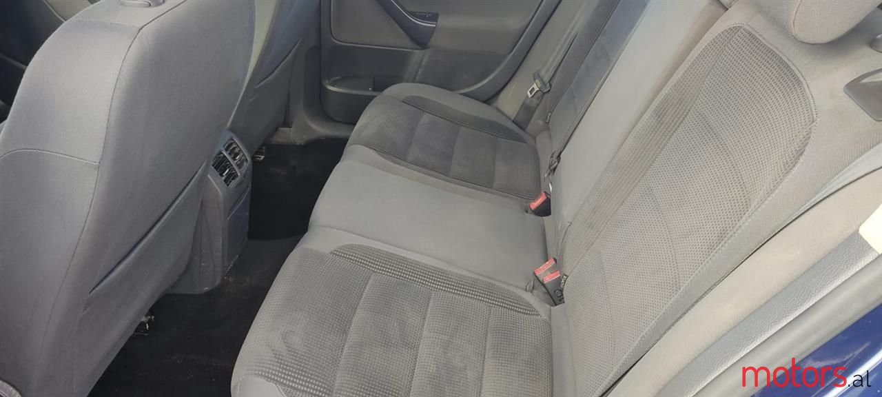 2009' Volkswagen Golf photo #2