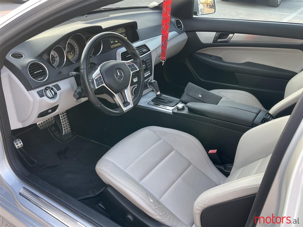 2012' Mercedes-Benz C 250 photo #5