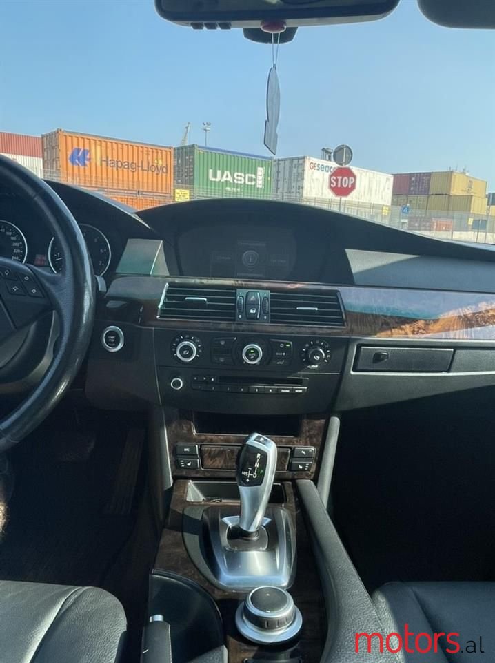 2008' BMW 528 photo #4