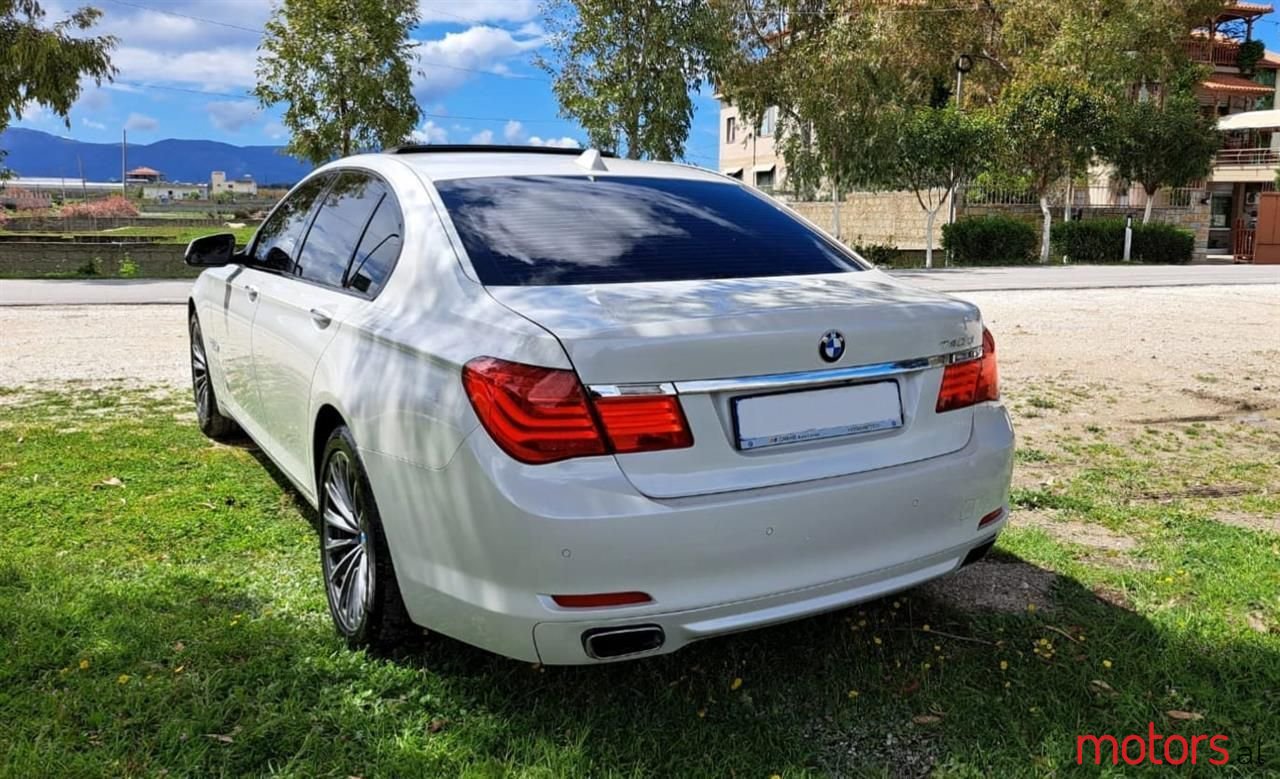 2011' BMW 740 photo #2