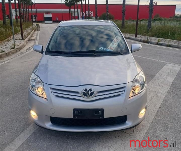 2012' Toyota Auris photo #1