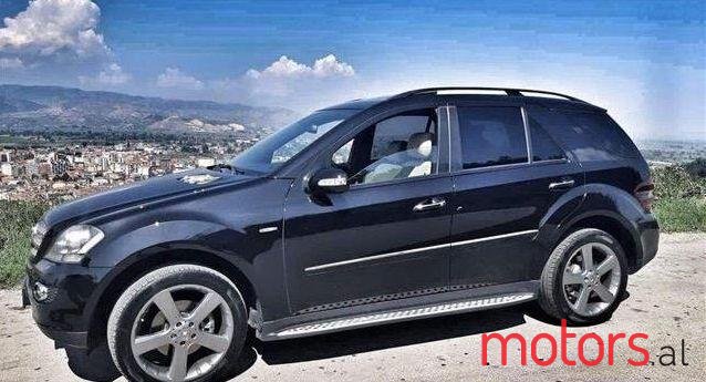 2008' Mercedes-Benz 320 photo #1