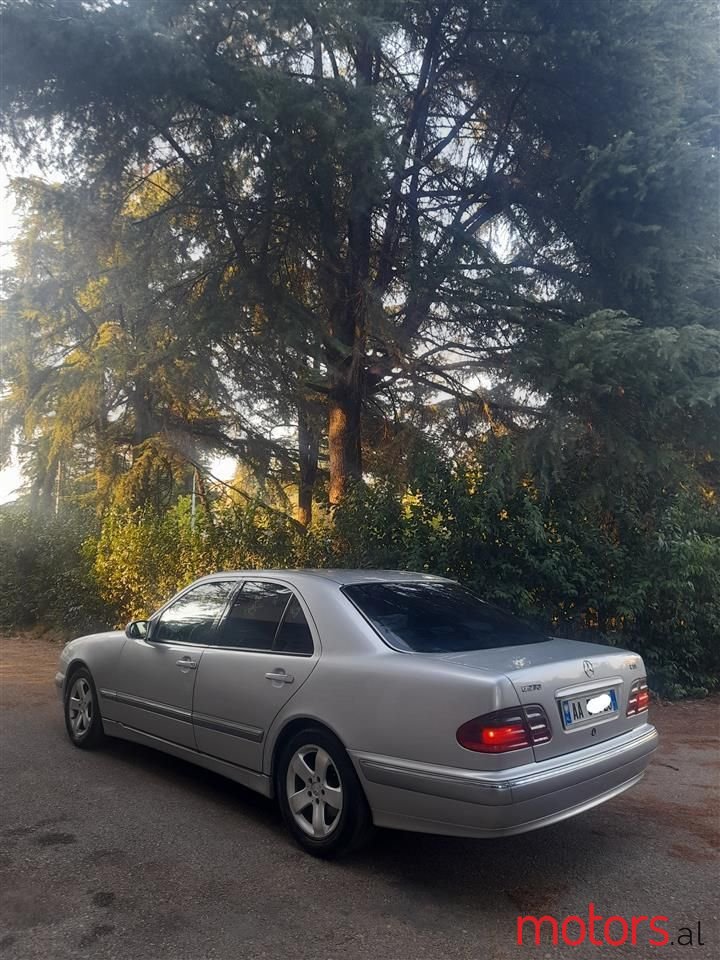 2001' Mercedes-Benz 270 photo #6