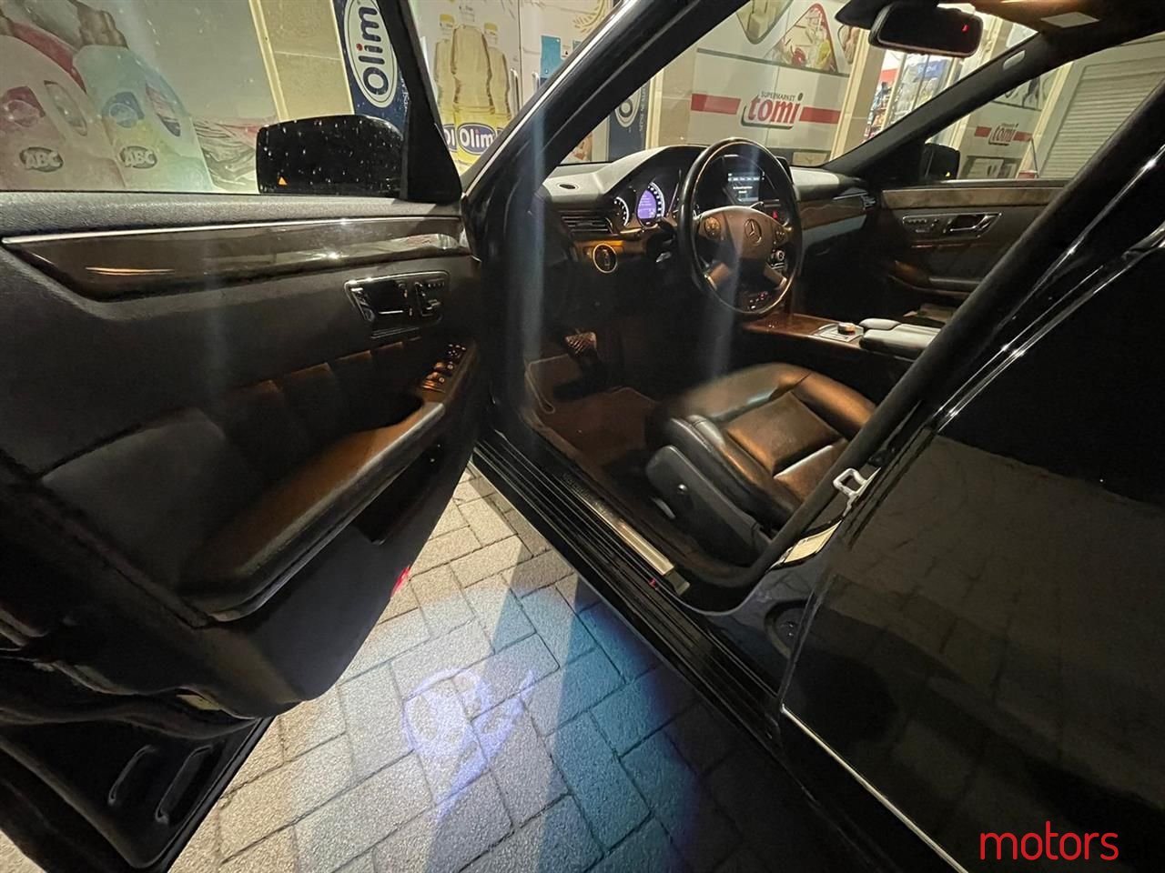 2011' Mercedes-Benz E 350 photo #6