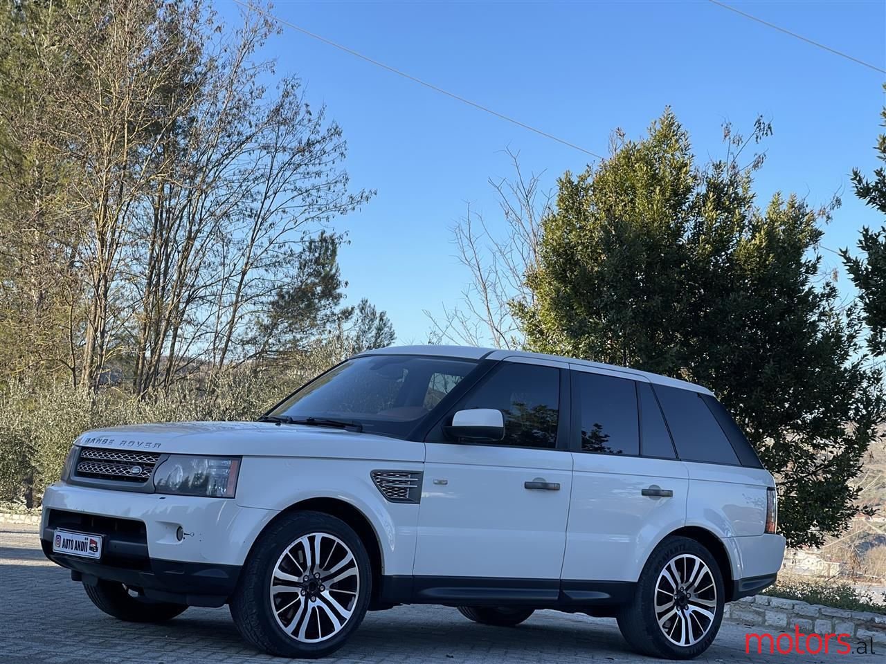 2011' Land Rover Range Rover Sport photo #2