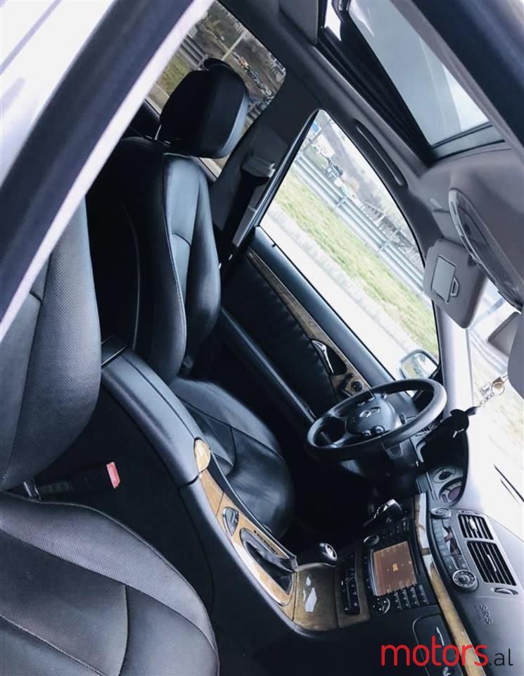 2008' Mercedes-Benz E 320 photo #2