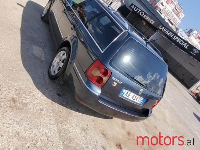2002' Volkswagen Passat photo #5