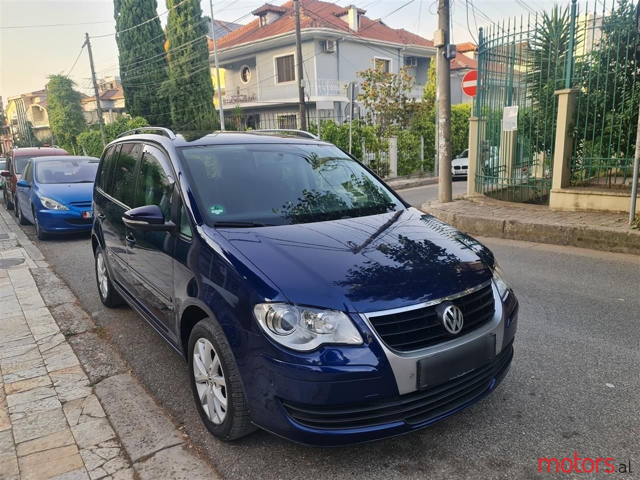 2009' Volkswagen Touran photo #3