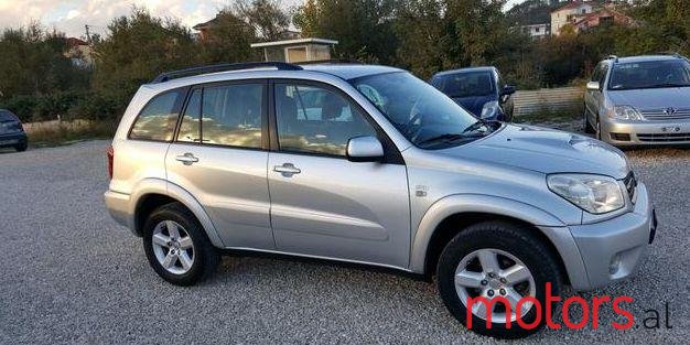2004' Toyota RAV4 photo #1