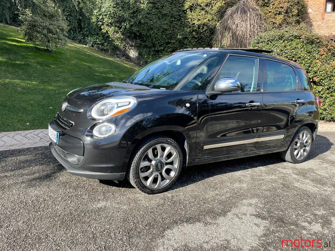 2015' Fiat 500L photo #1