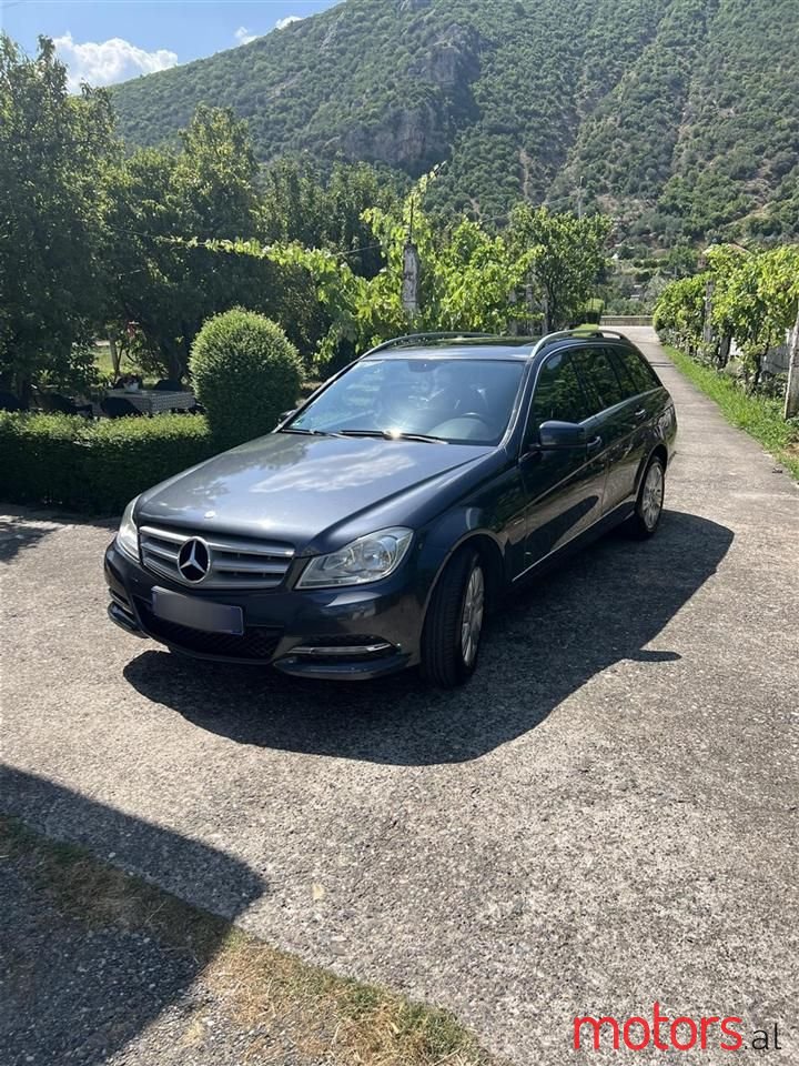 2009' Mercedes-Benz 200 photo #1