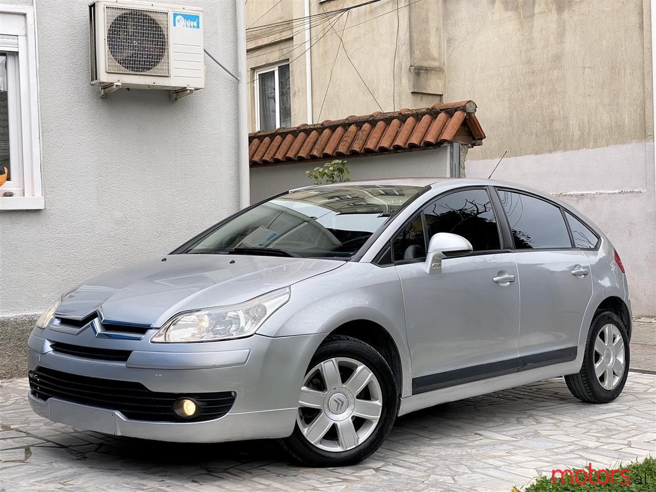 2008' Citroen C4 photo #2