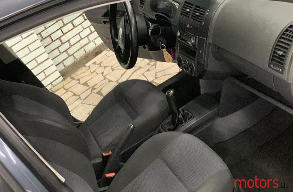 2004' Volkswagen Polo photo #3