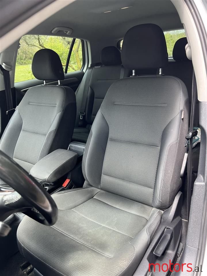 2016' Volkswagen Golf photo #4