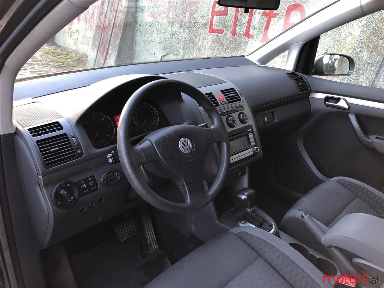 2007' Volkswagen Touran photo #4