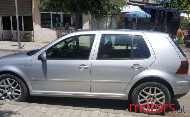 2002' Volkswagen Golf photo #1