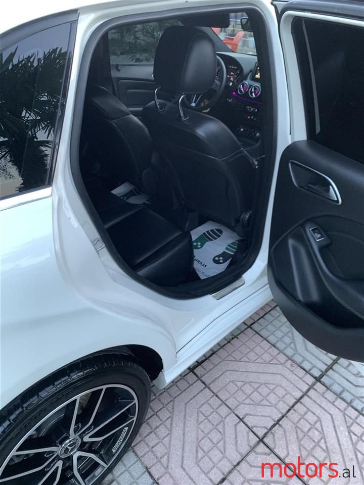 2013' Mercedes-Benz B 200 photo #3