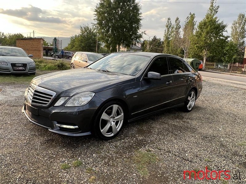 2012' Mercedes-Benz E 220 photo #1