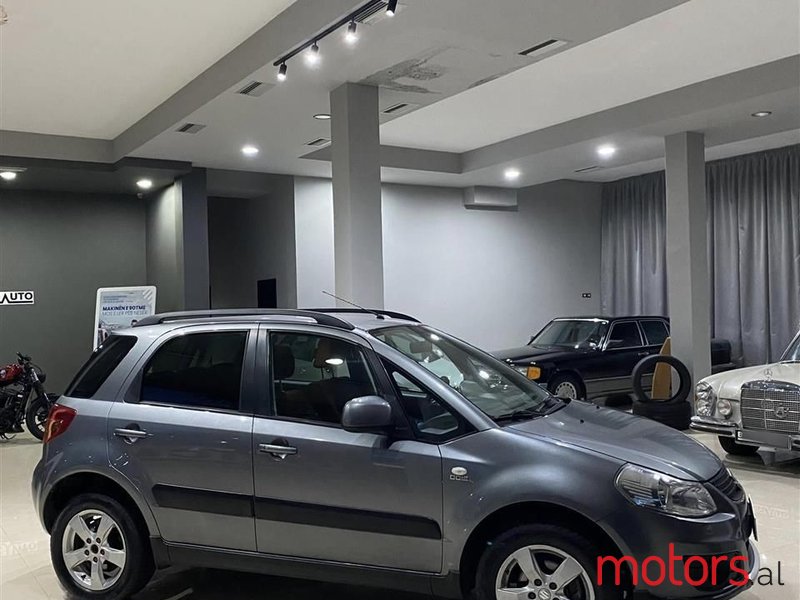 2012' Suzuki SX4 photo #3