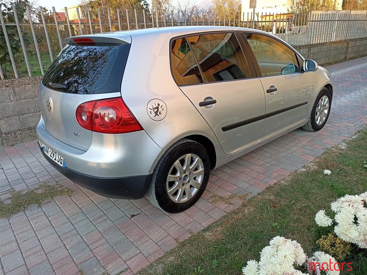 2005' Volkswagen Golf photo #2