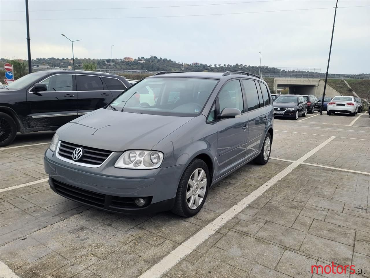 2006' Volkswagen Touran photo #3