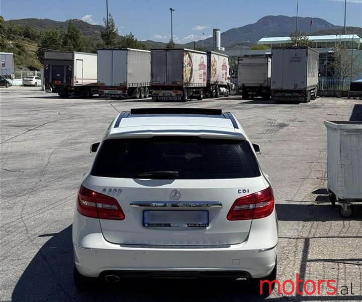 2013' Mercedes-Benz B 200 photo #5