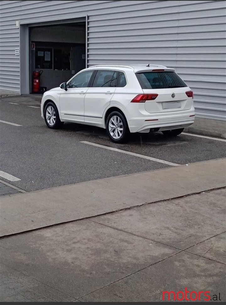 2017' Volkswagen Tiguan photo #1