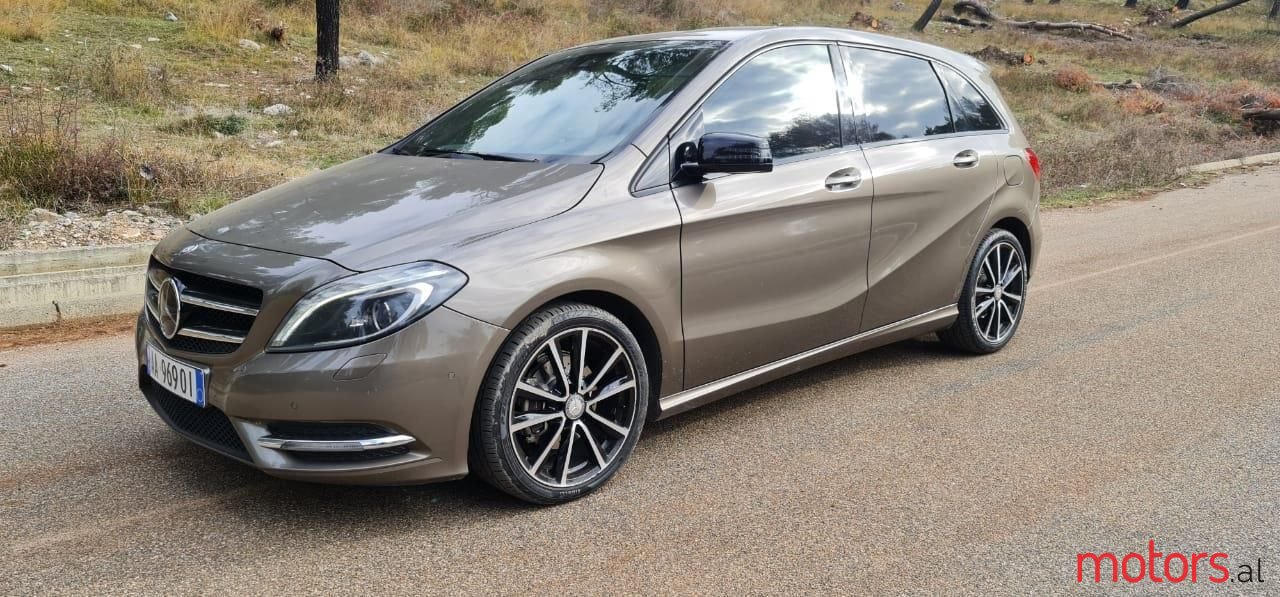 2012' Mercedes-Benz B 200 photo #3