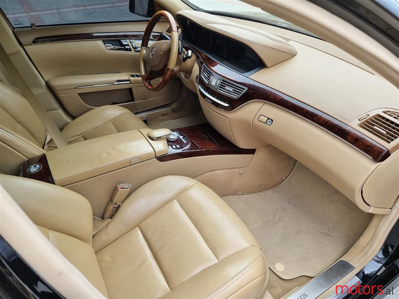 2010' Mercedes-Benz S 550 photo #4