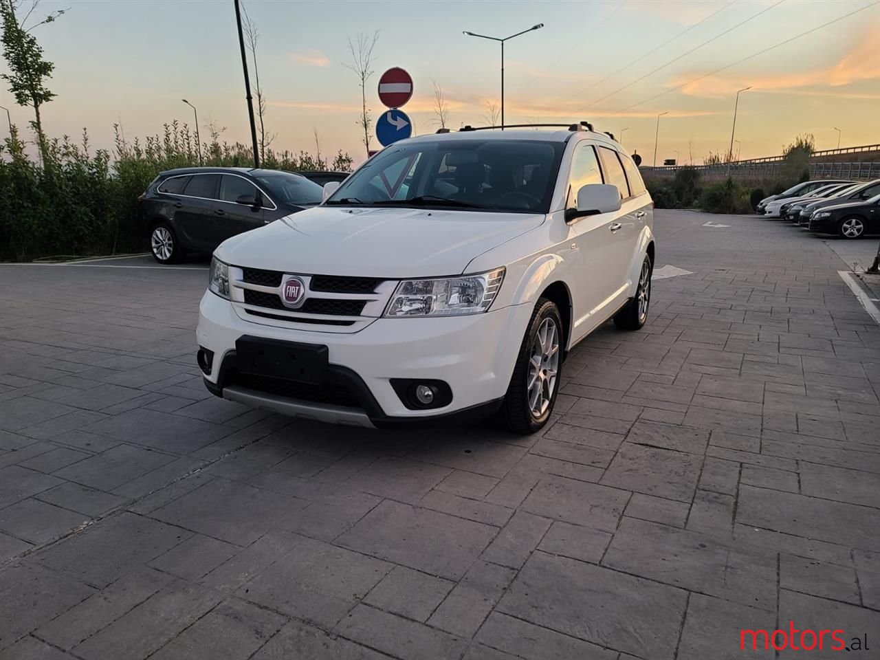 2012' Fiat Freemont photo #2