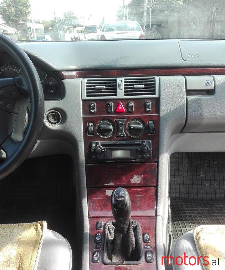 2001' Mercedes-Benz 200 photo #2