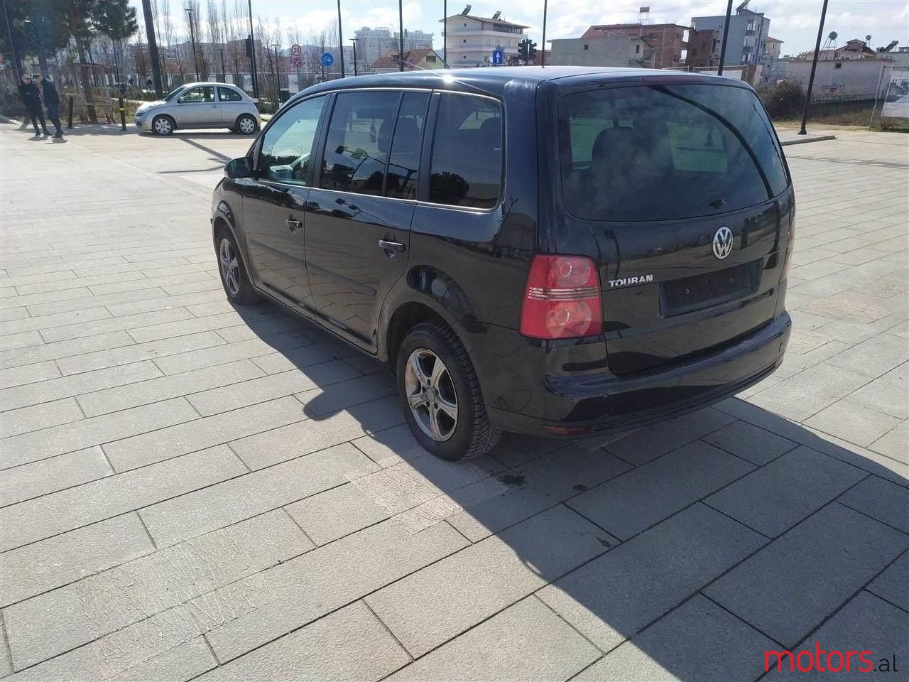 2008' Volkswagen Touran photo #4
