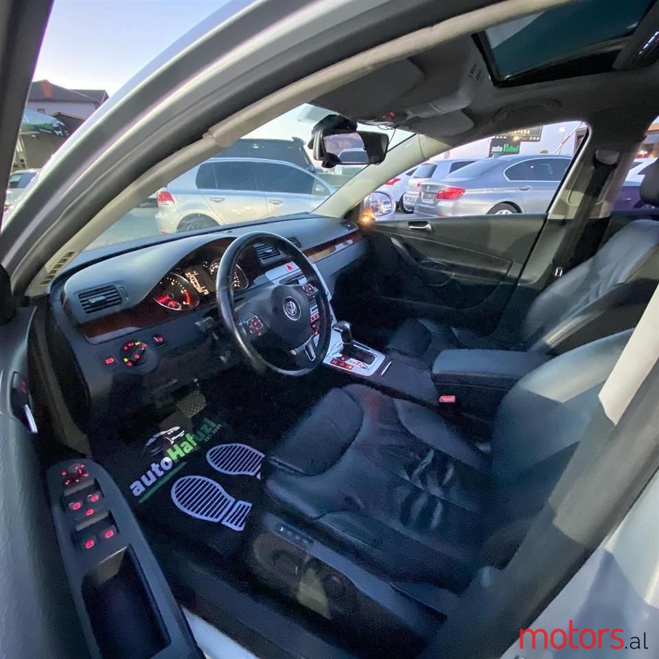 2010' Volkswagen Passat photo #3