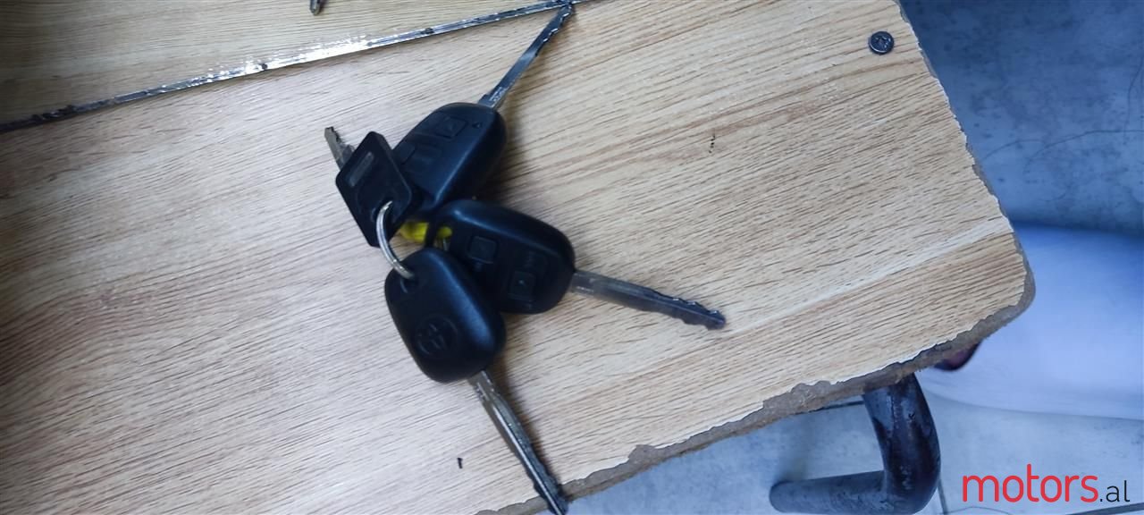 2008' Toyota Yaris photo #4