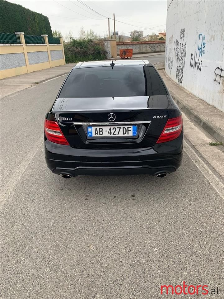 2012' Mercedes-Benz 300 photo #2